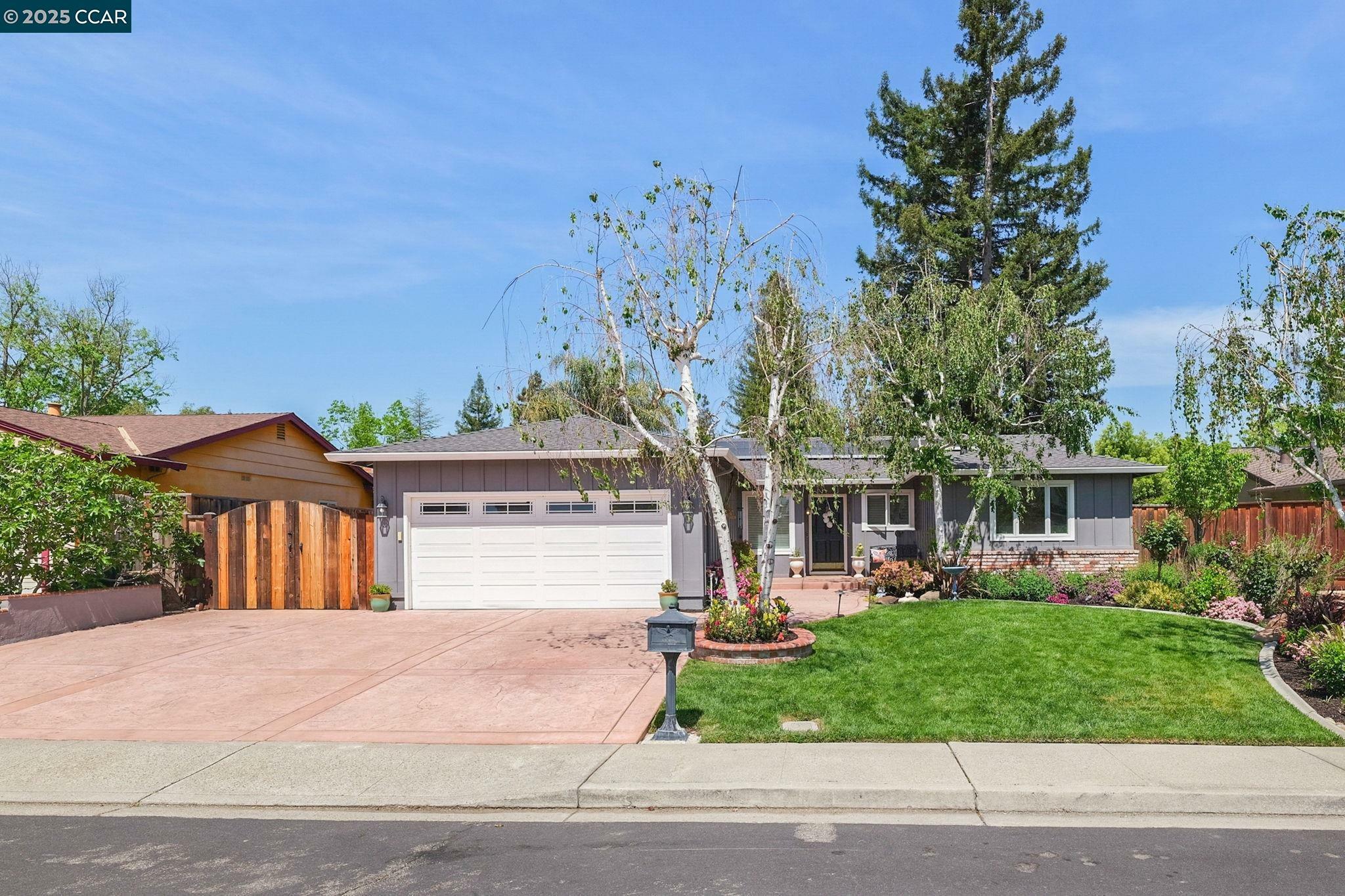 Property Photo: 39 Saint Pierre Ct CA 94583