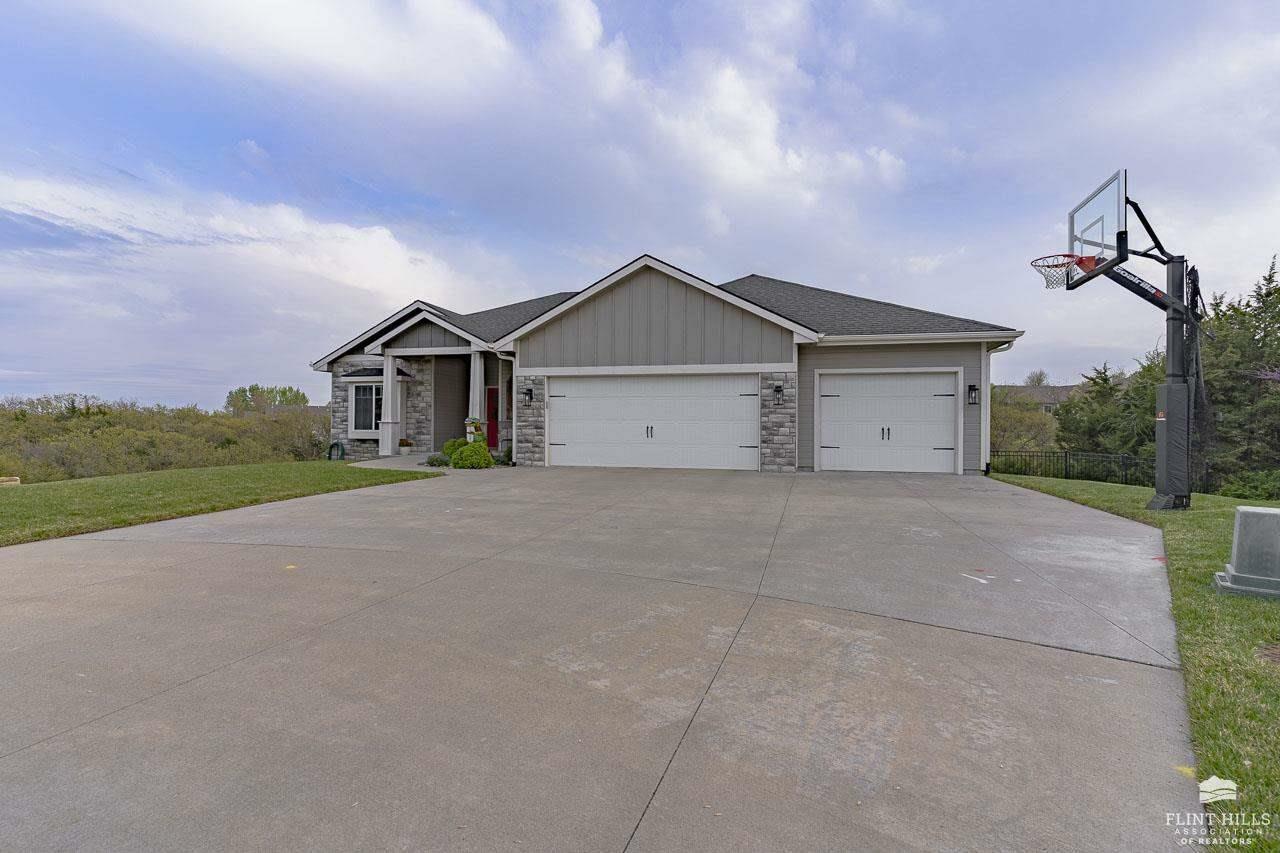 Property Photo: 715 Lauden Court KS 66503