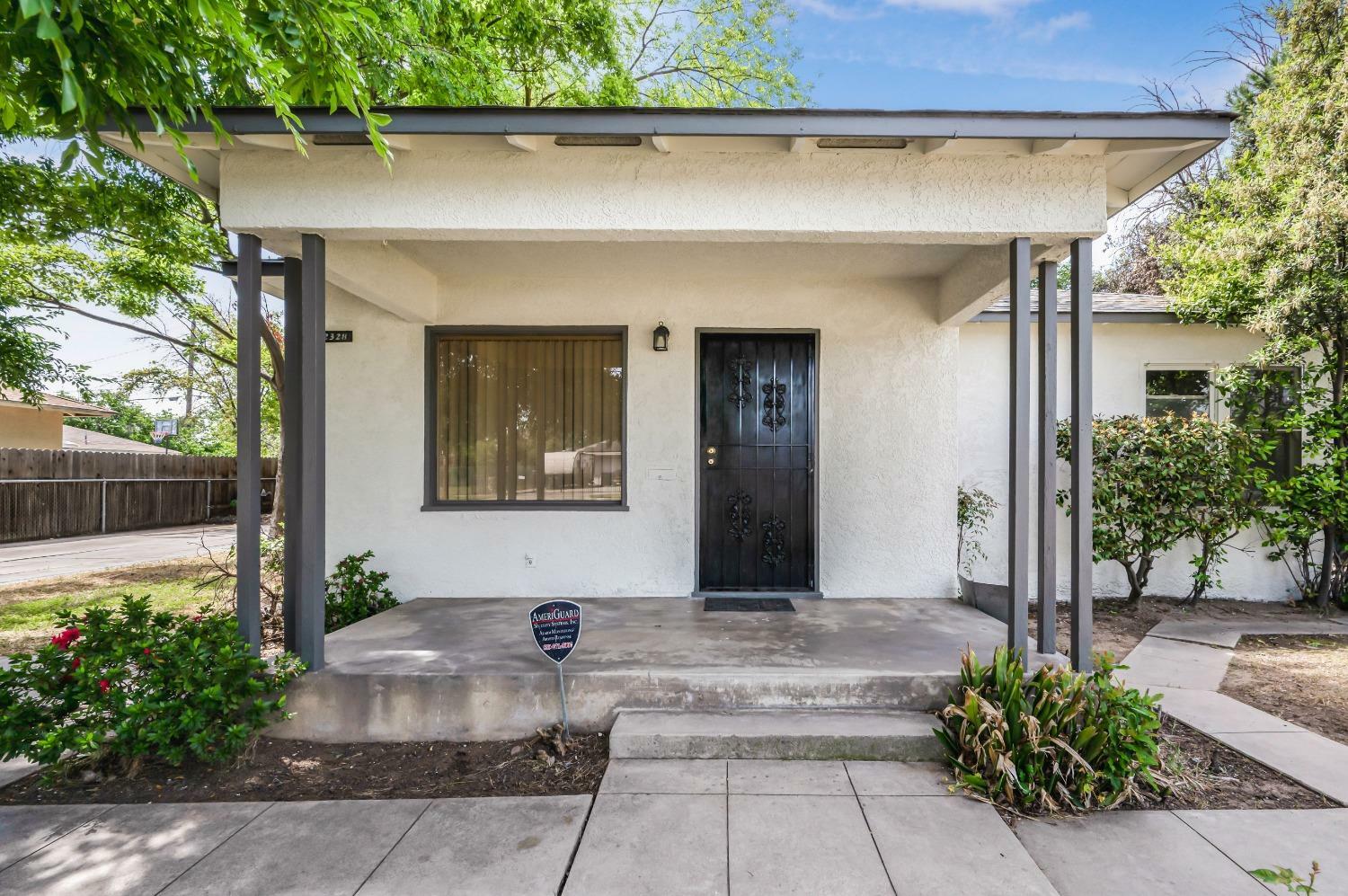 Property Photo: 2328 E Harvard Avenue CA 93703