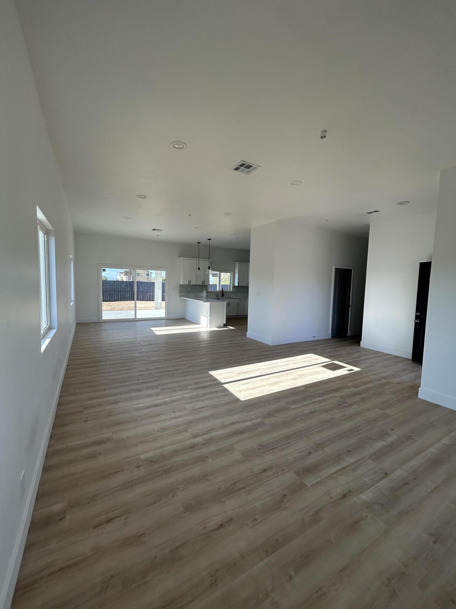Property Photo: 8225 Dogwood Avenue CA 93505