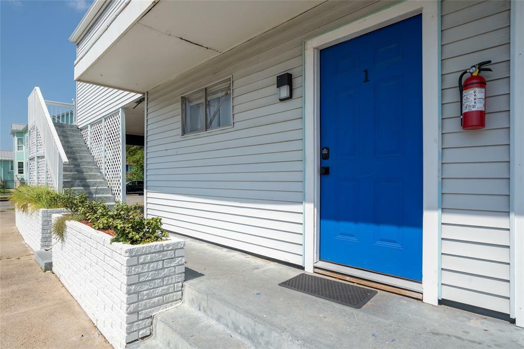 Property Photo: 1327 Avenue M 1/2 1 TX 77550