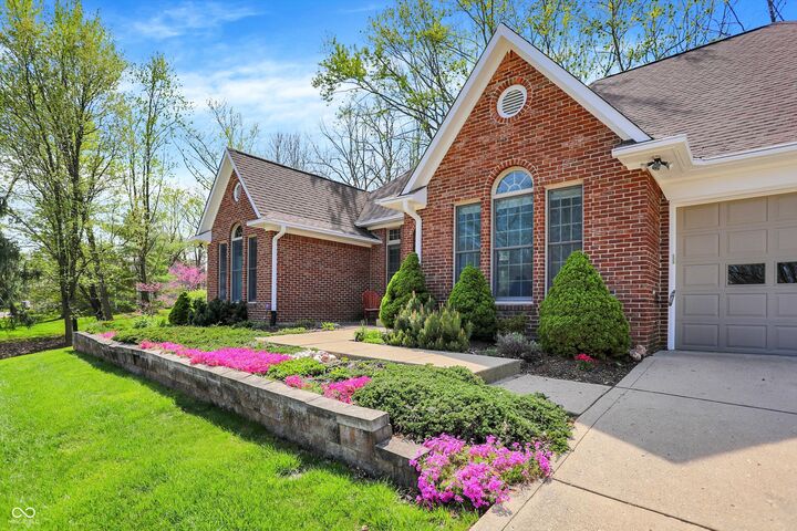 Property Photo: 424 Orchard Boulevard IN 46122