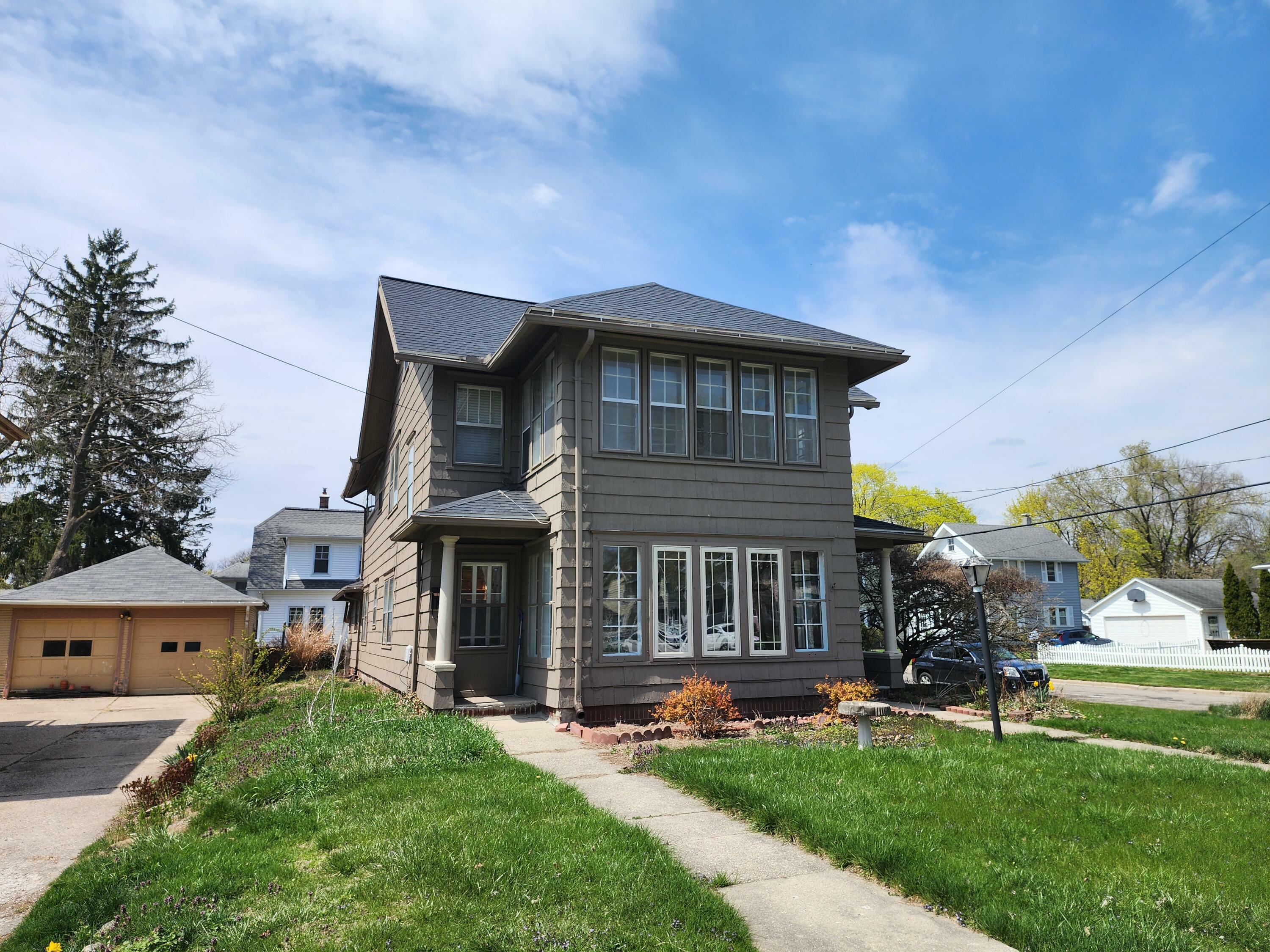 Property Photo: 1000 S West Avenue MI 49203