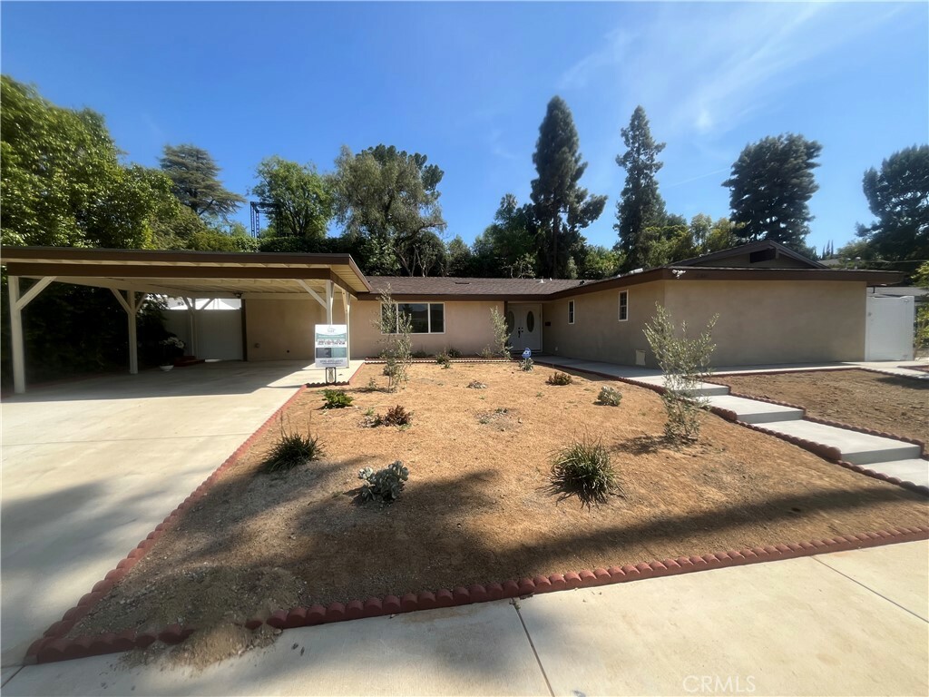 Property Photo: 20610 Tiara Street CA 91367