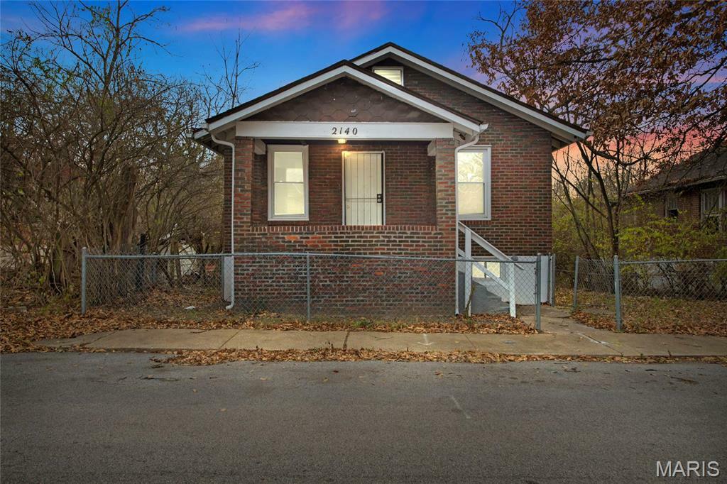 Property Photo:  2140 Crescent Avenue  MO 63121 