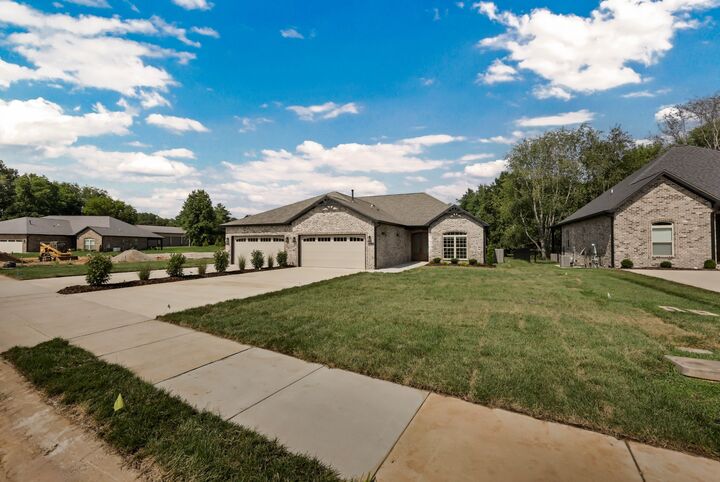 Property Photo:  1048 Veridian Drive Unit 20B  TN 37043 
