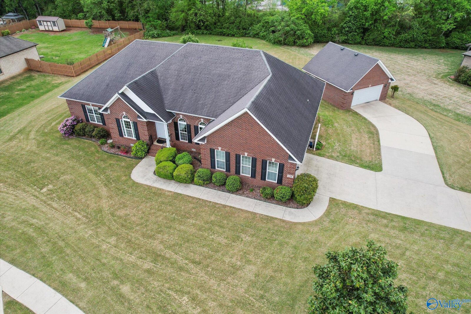 Property Photo: 120 Twin Rivers Drive AL 35750