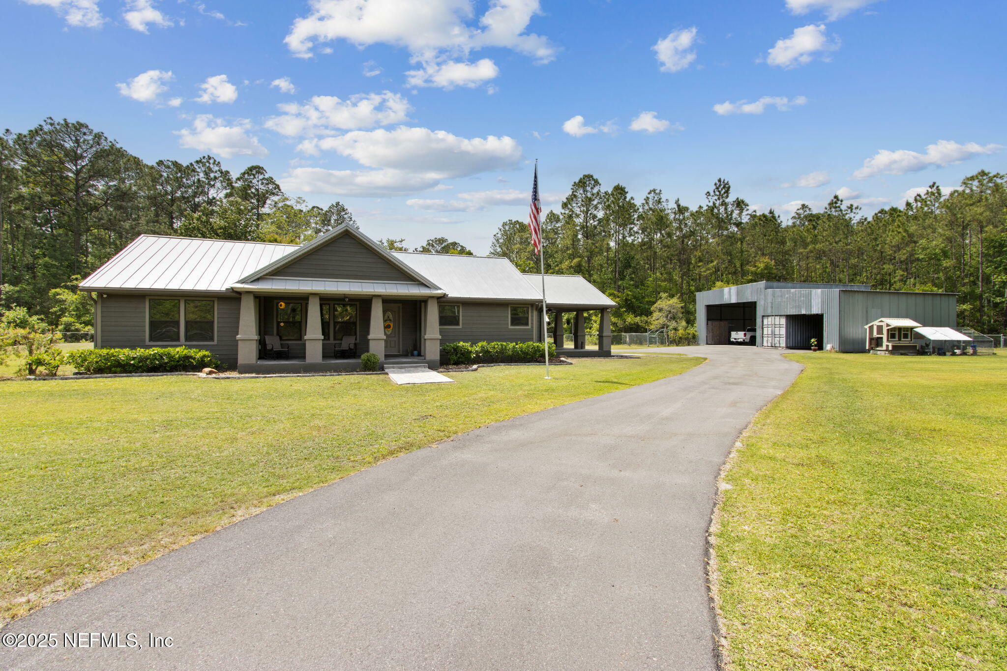Property Photo: 11624 Chapparell Road FL 32218