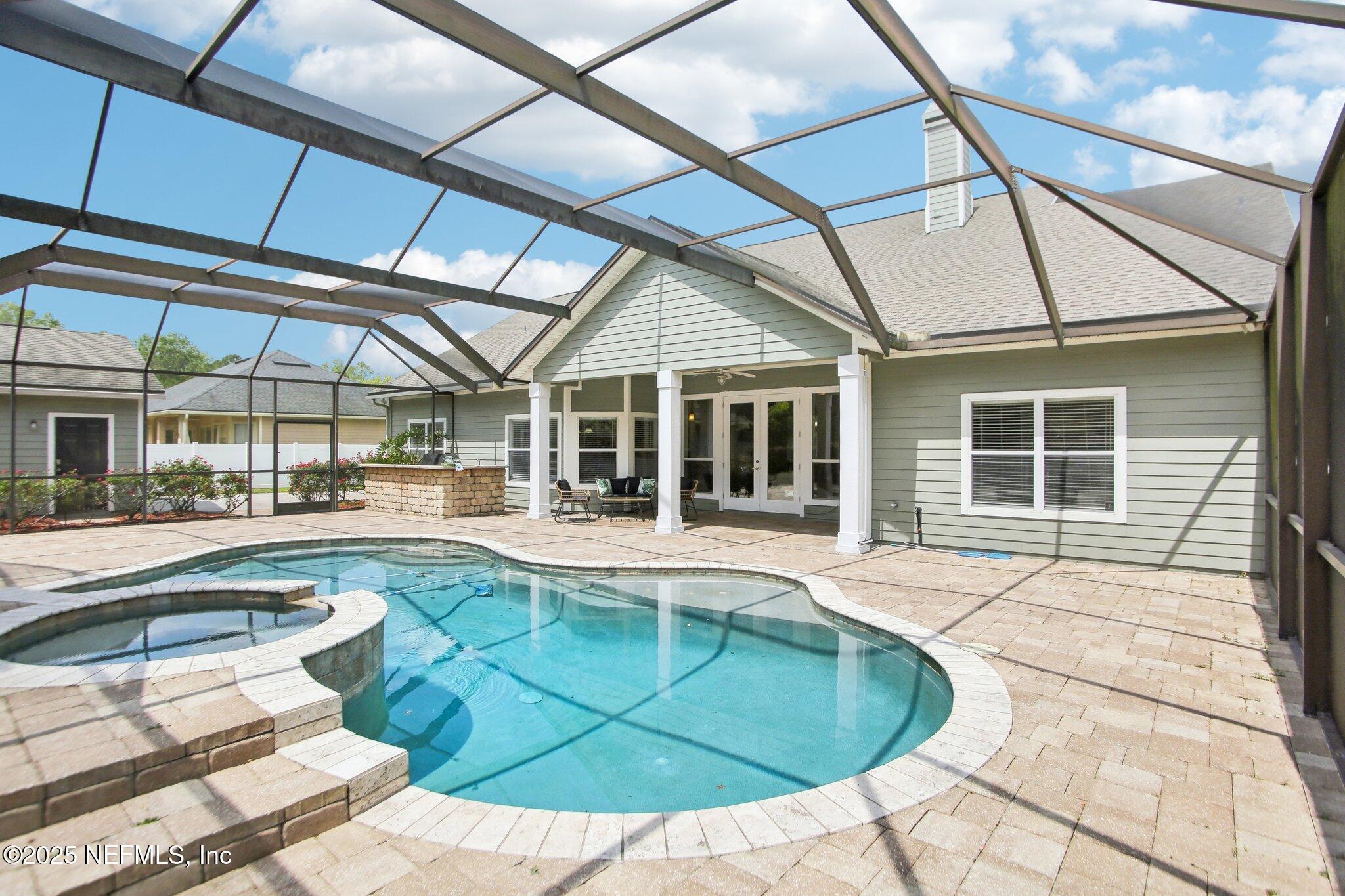 Property Photo: 8152 Sierra Oaks Boulevard FL 32219