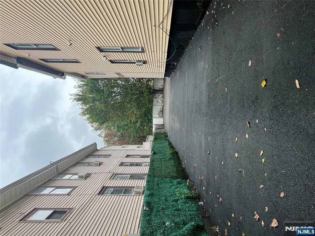 Property Photo:  1089 Anna Street  NJ 07201 