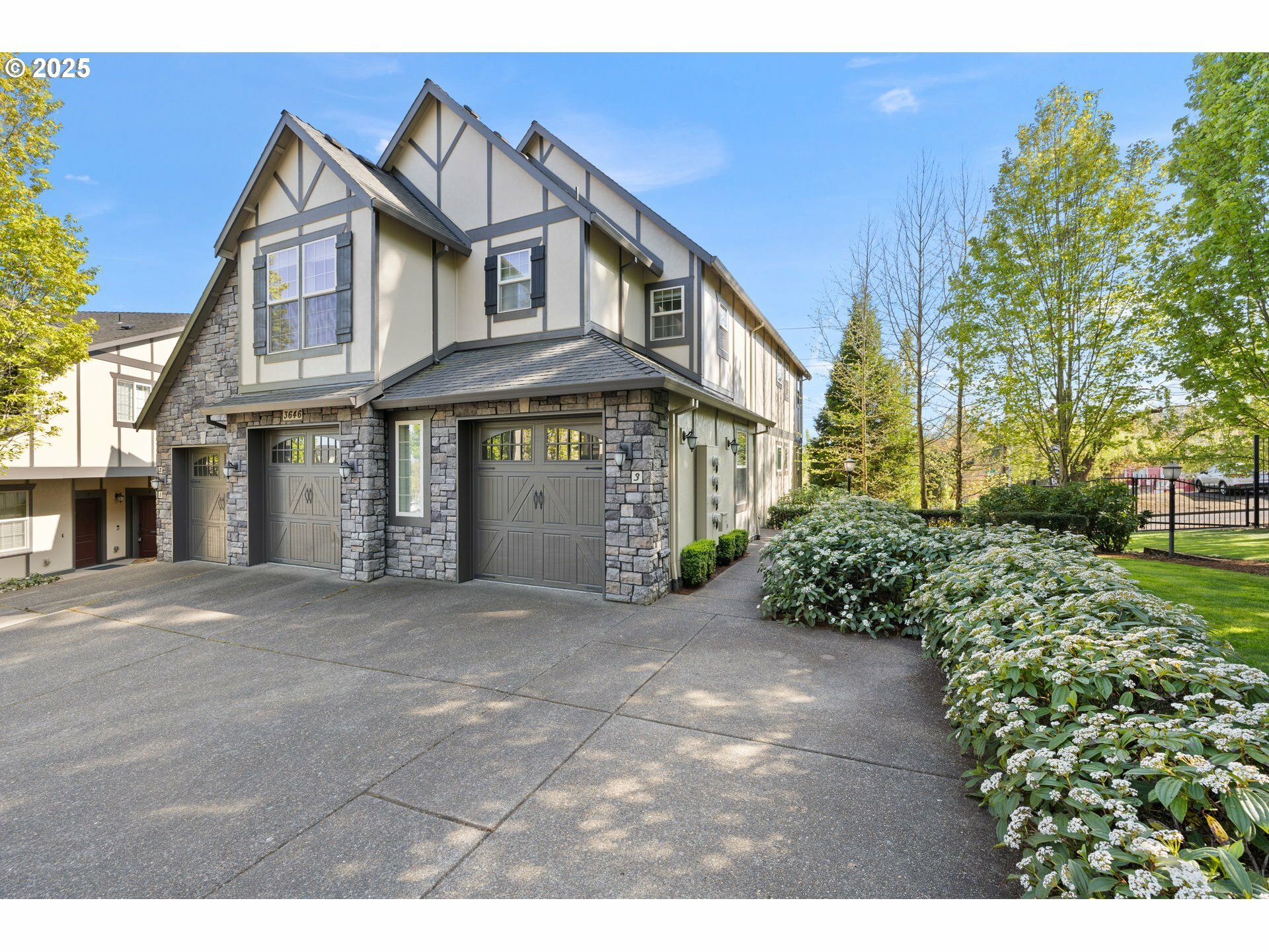 Property Photo: 3646 SW Baird St 3 OR 97219