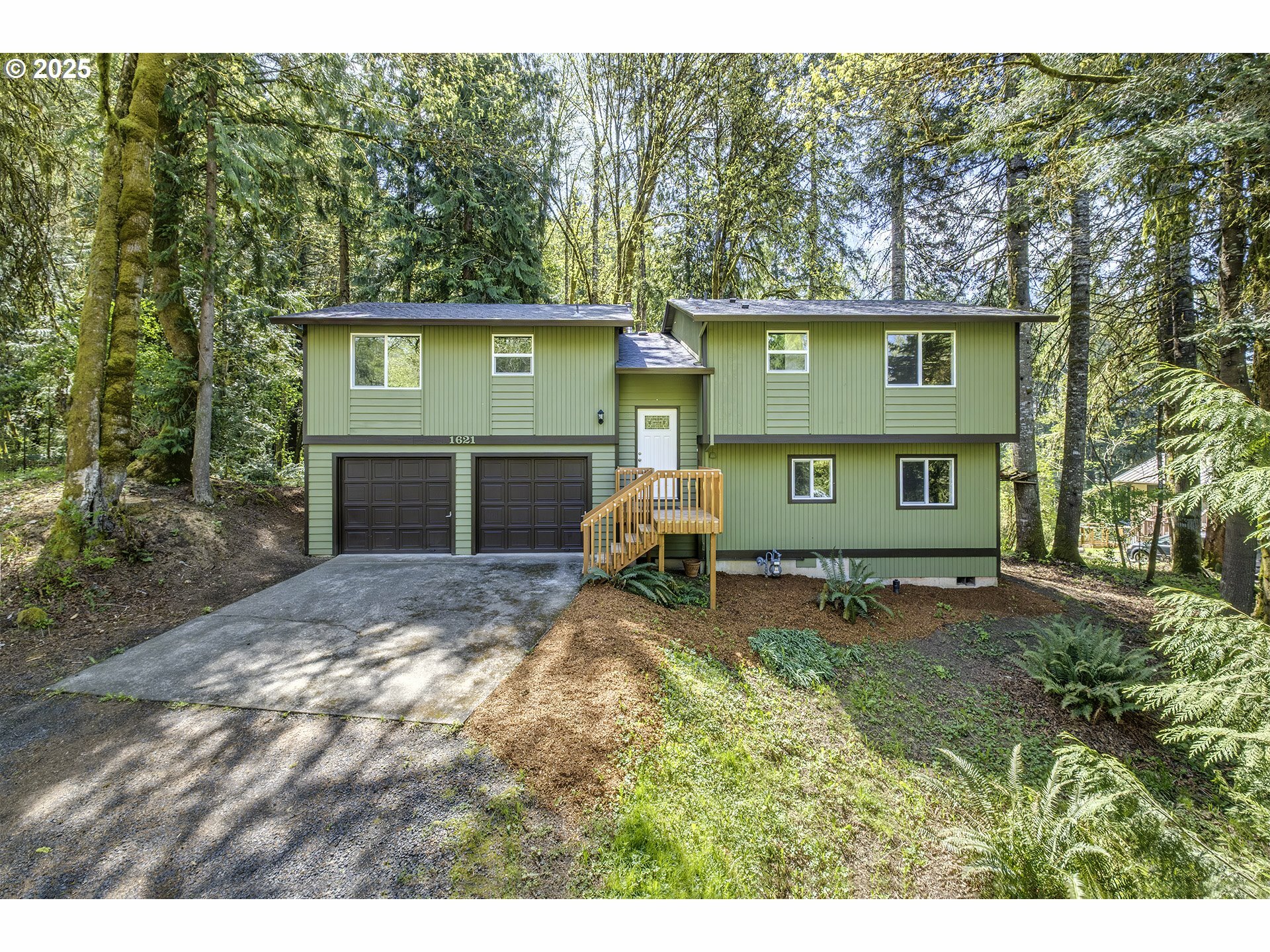 Property Photo: 1621 Heather Ln OR 97064