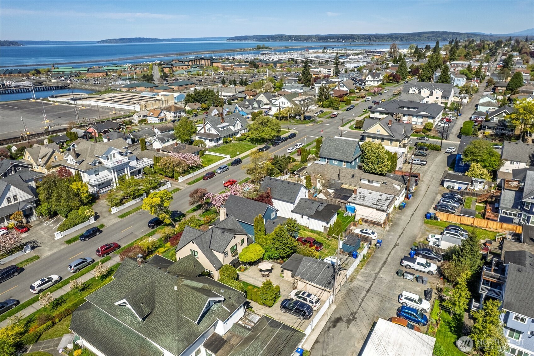 Property Photo: 2323 Rucker Avenue WA 98201