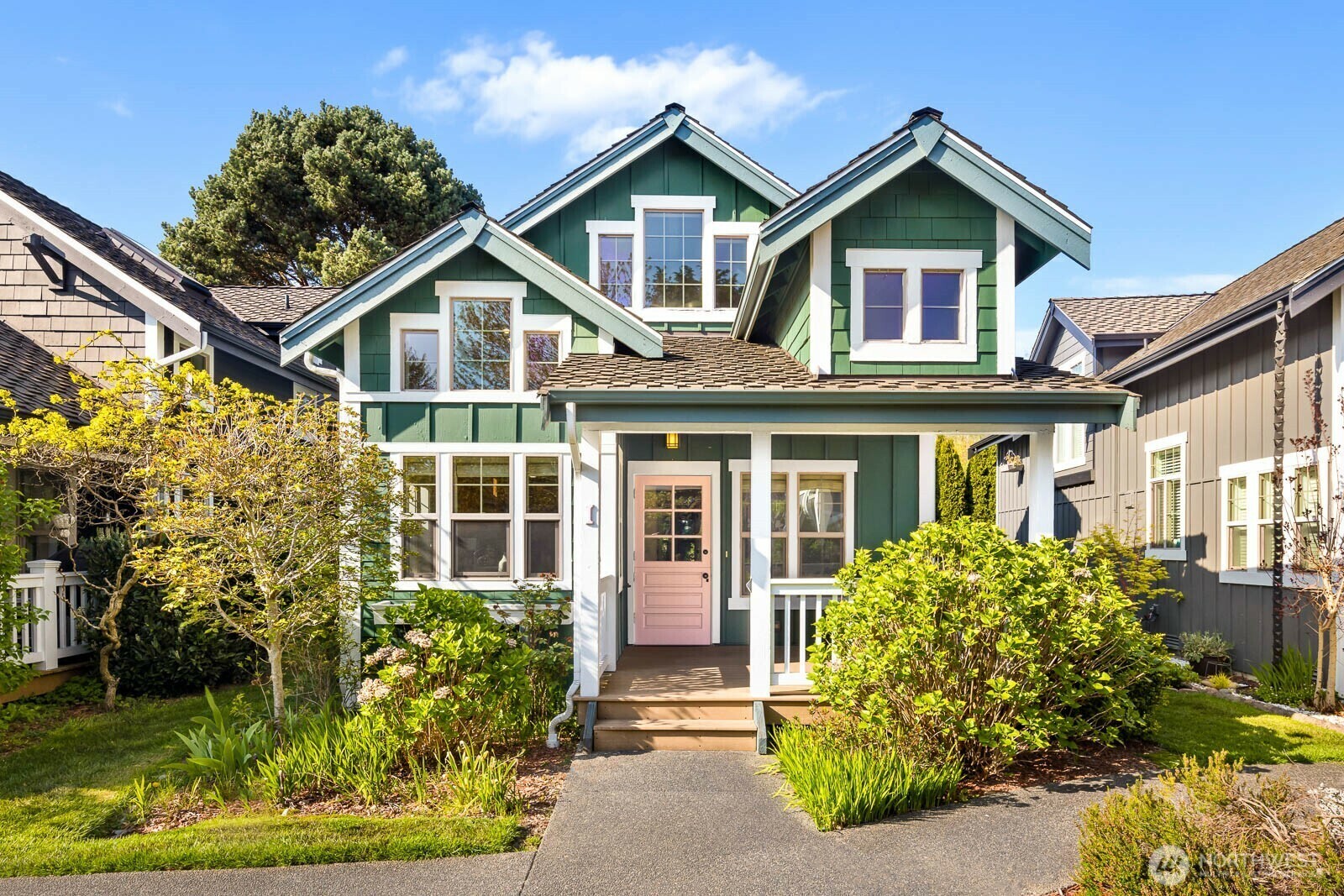 Property Photo:  1021 SE Everett Mall Way I  WA 98208 