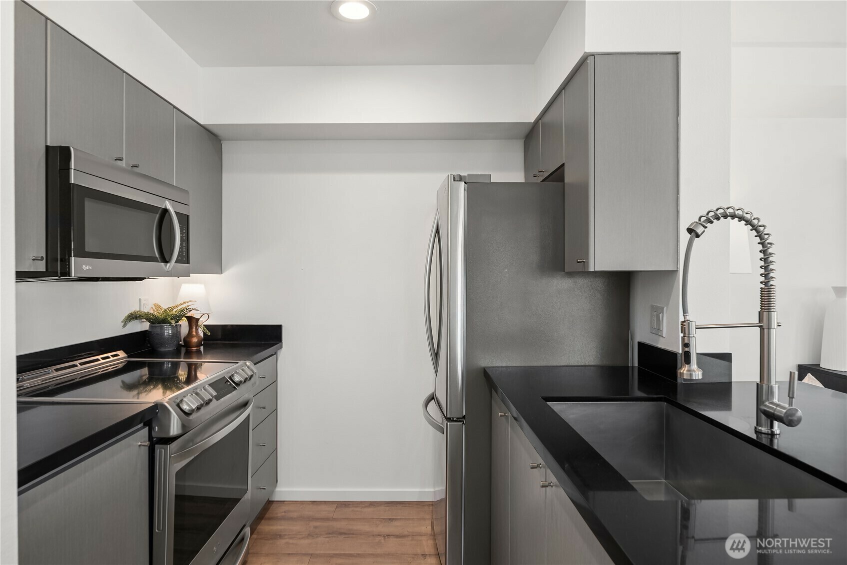 Property Photo: 1125 E Olive Street 501 WA 98122