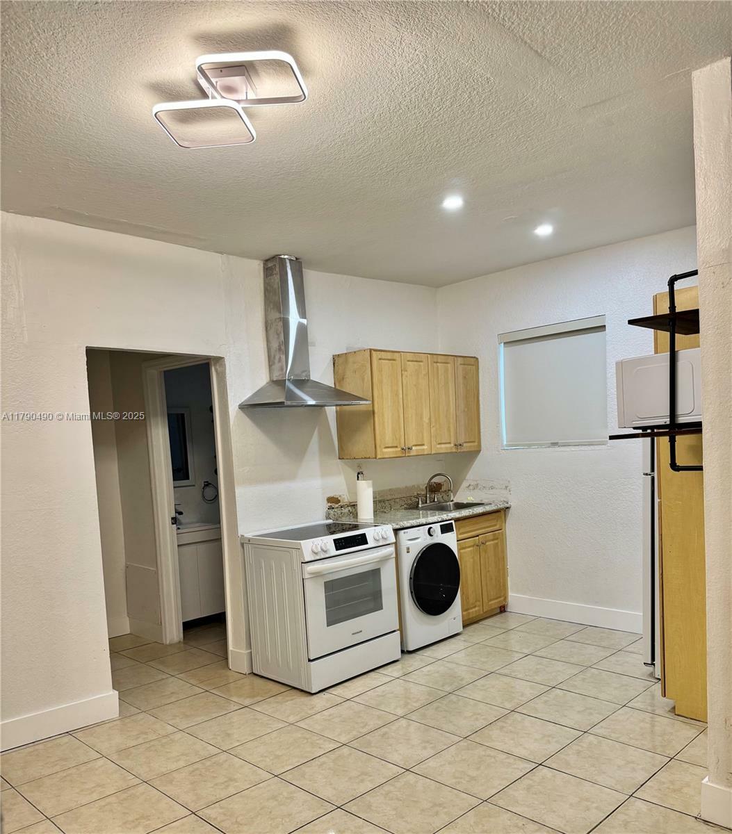 1021 NW 3rd St 106  Miami FL 33128 photo