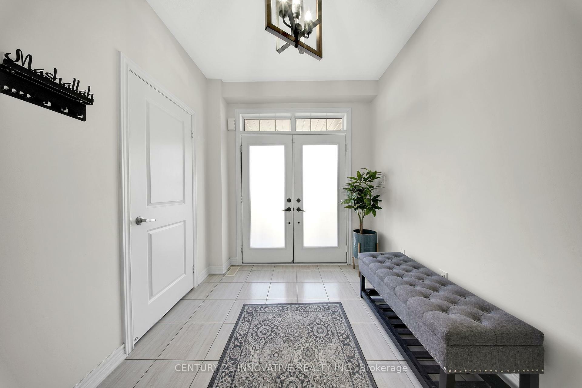 Photo de la propriété: 23 Walter Clifford Nesbitt Drive ON L1P 0G5