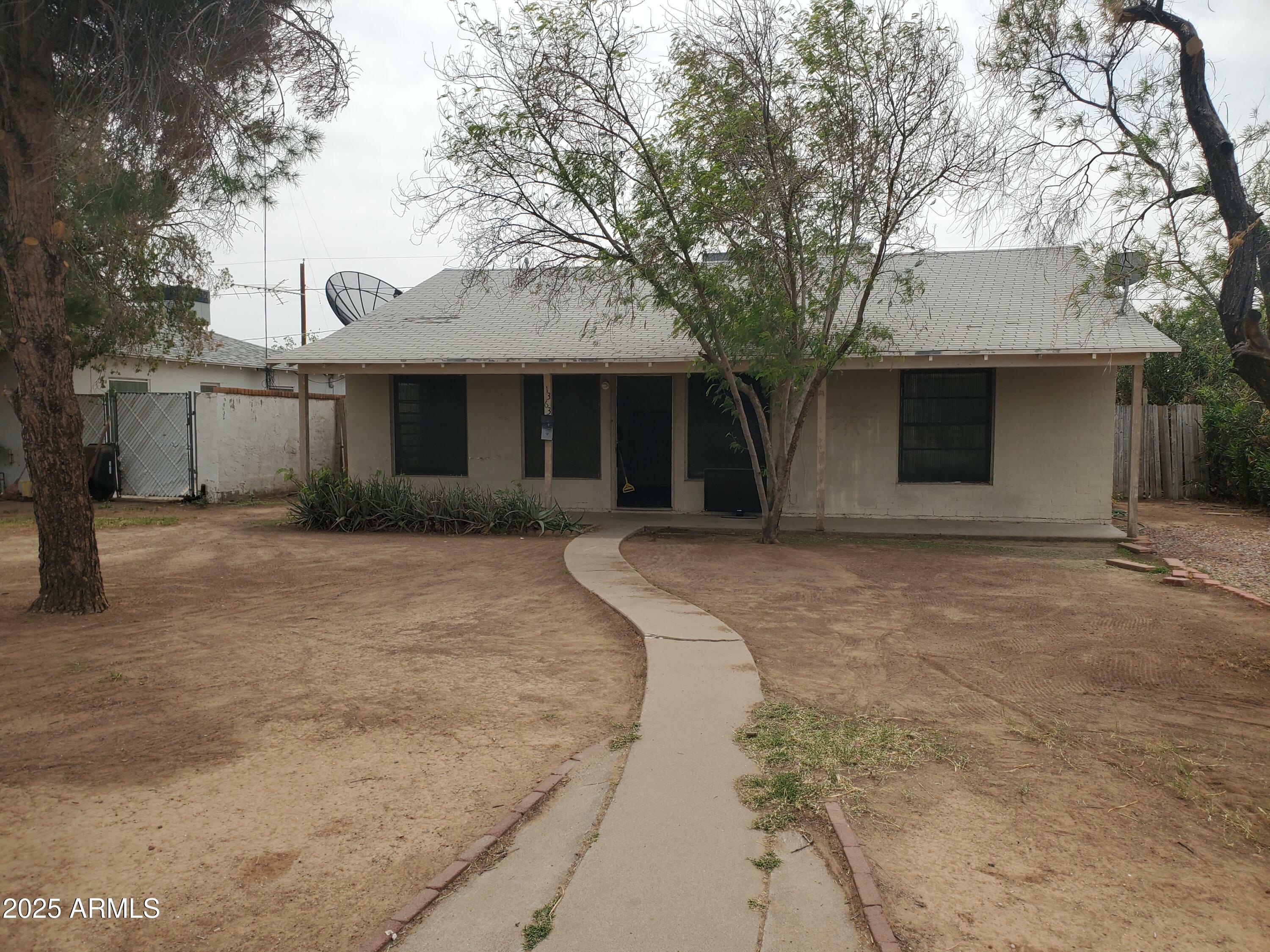 Property Photo: 1363 E Clarendon Avenue AZ 85014
