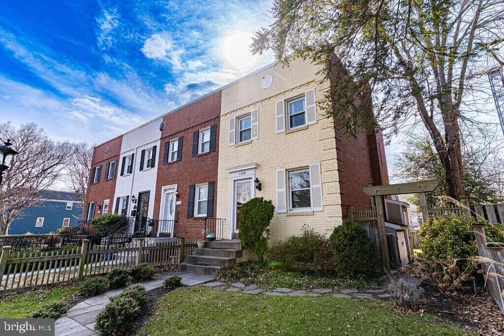 Property Photo: 1206 Colonial Avenue VA 22314