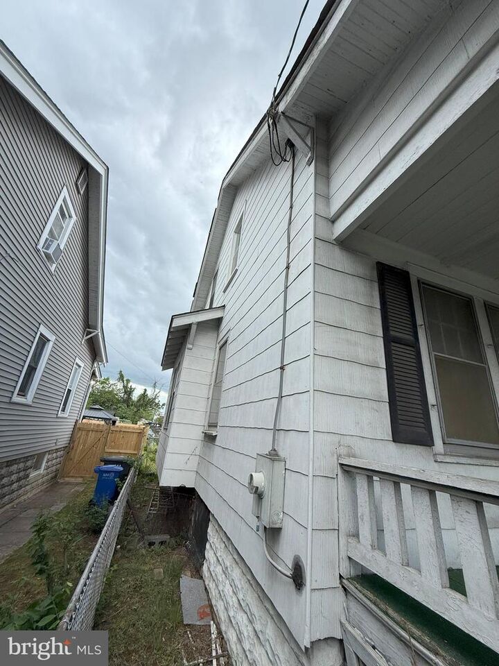 Property Photo:  1622 Eastern Avenue NE  DC 20019 