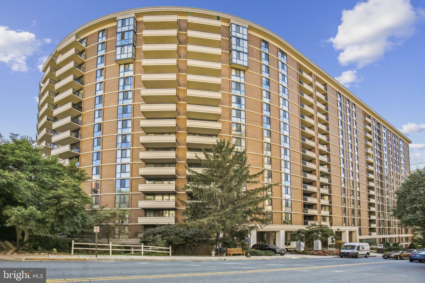 Property Photo: 4620 N Park Avenue 911E MD 20815