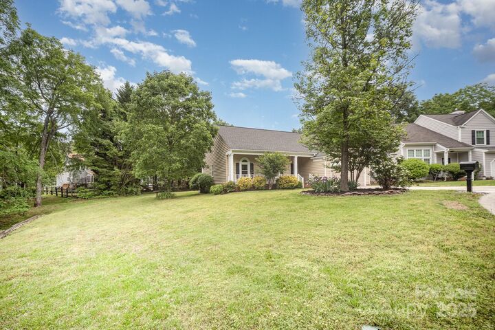 Property Photo: 7106 Kinsmore Lane NC 28269
