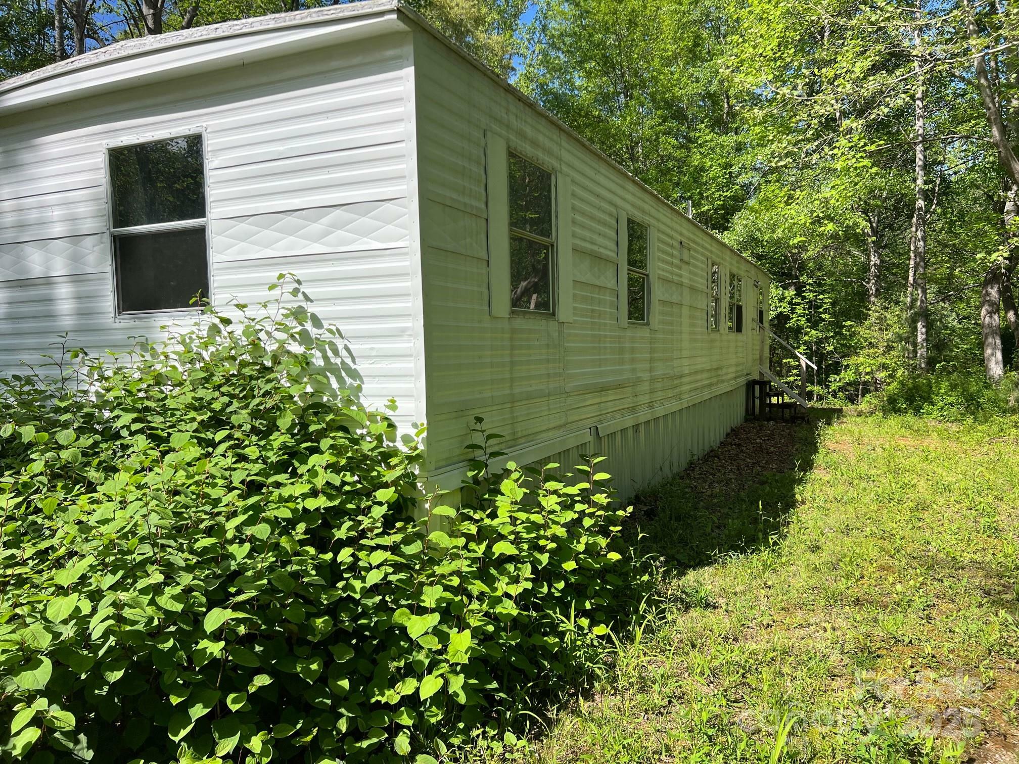 Property Photo: 1040 Pea Patch Lane NC 28655
