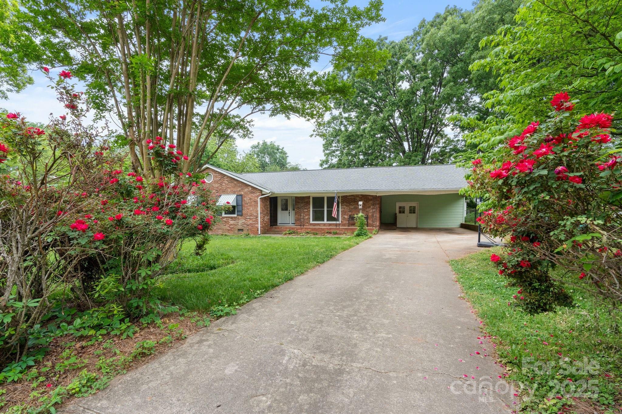 8903 Larchmont Circle  Charlotte NC 28214 photo