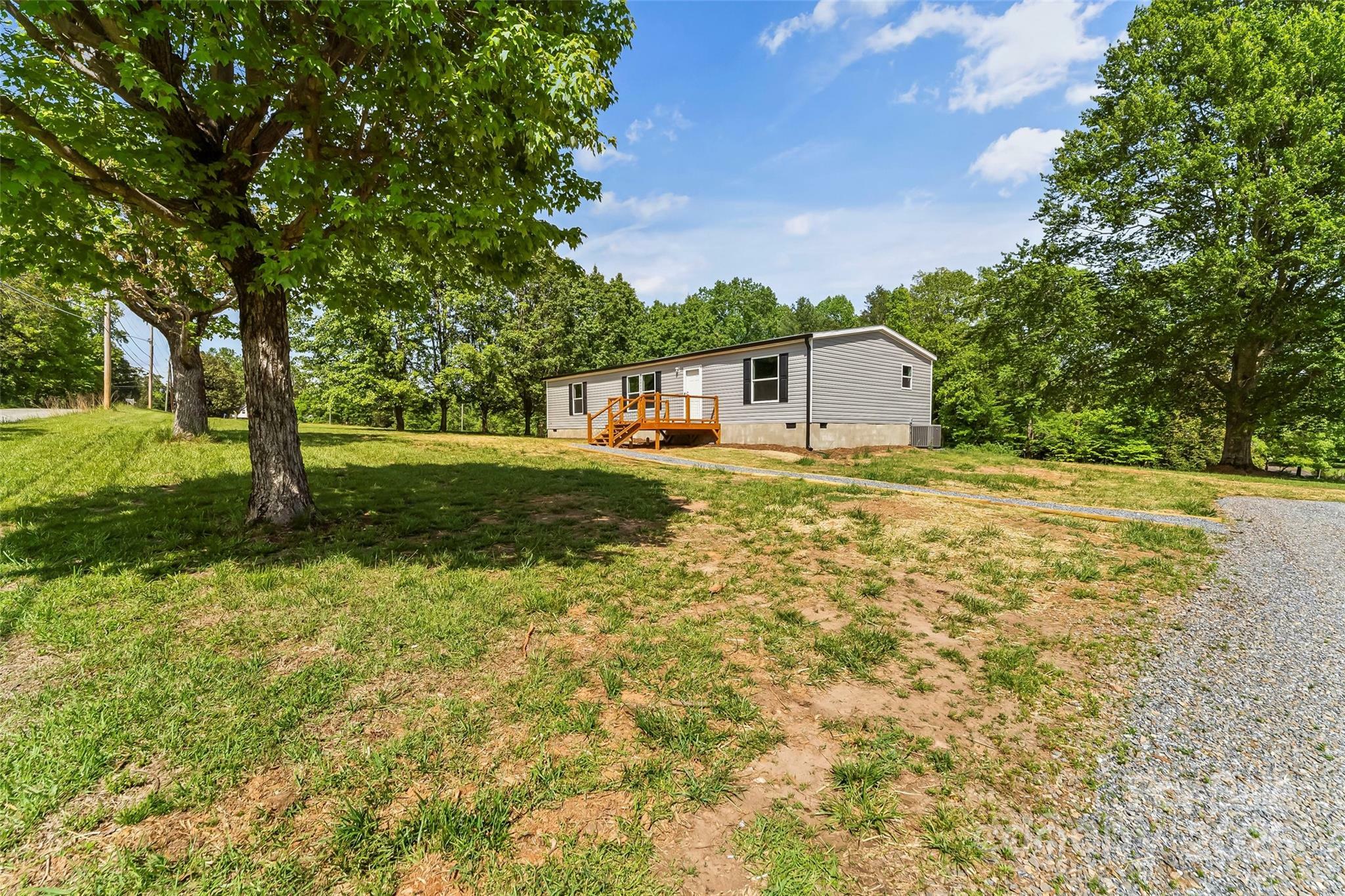 Property Photo: 808 Vine Arden Road NC 28655