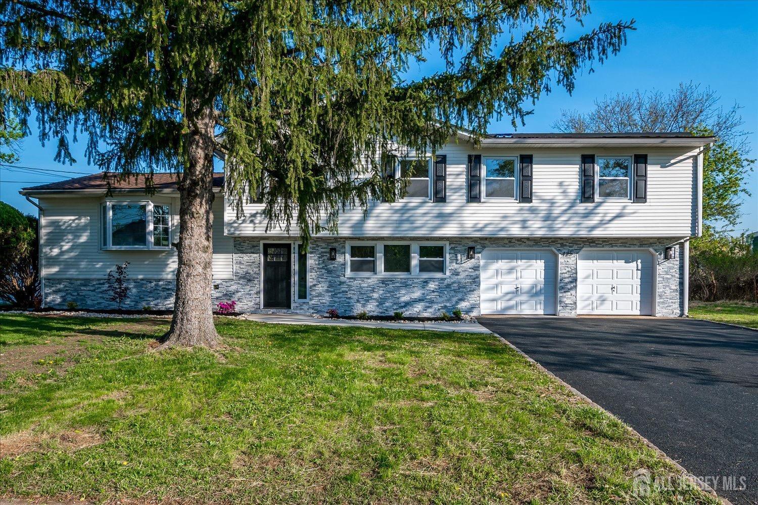 Property Photo:  425 Ellis Parkway  NJ 08854 