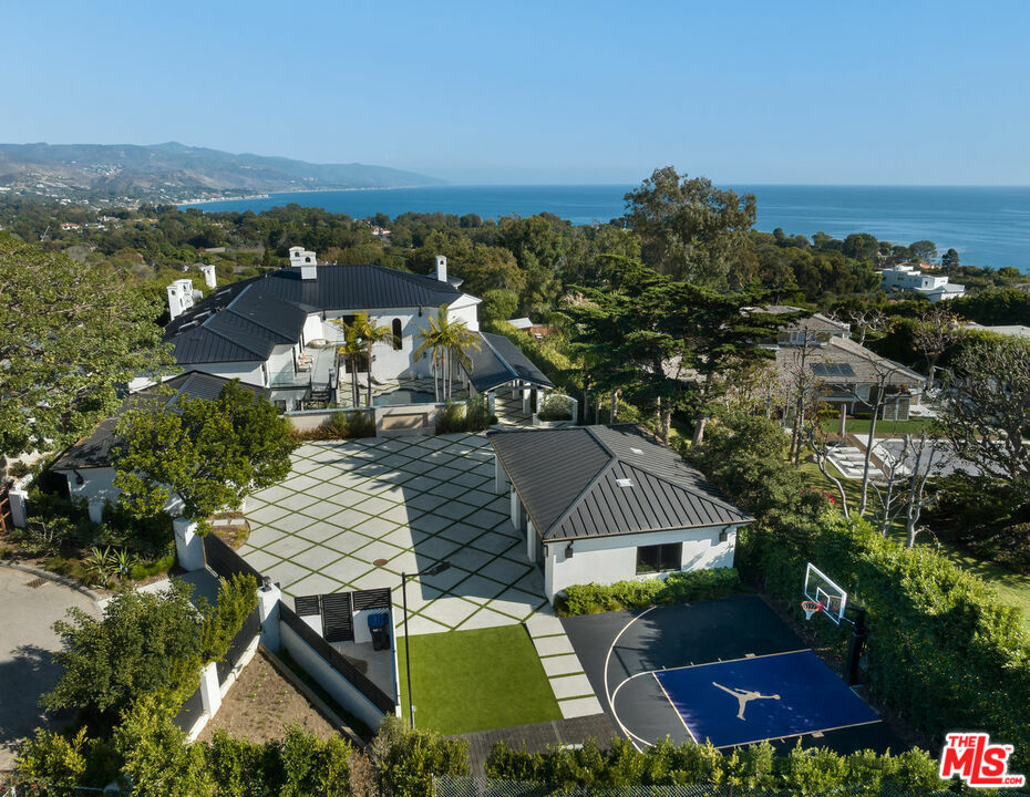 7052 Dume Dr  Malibu CA 90265 photo