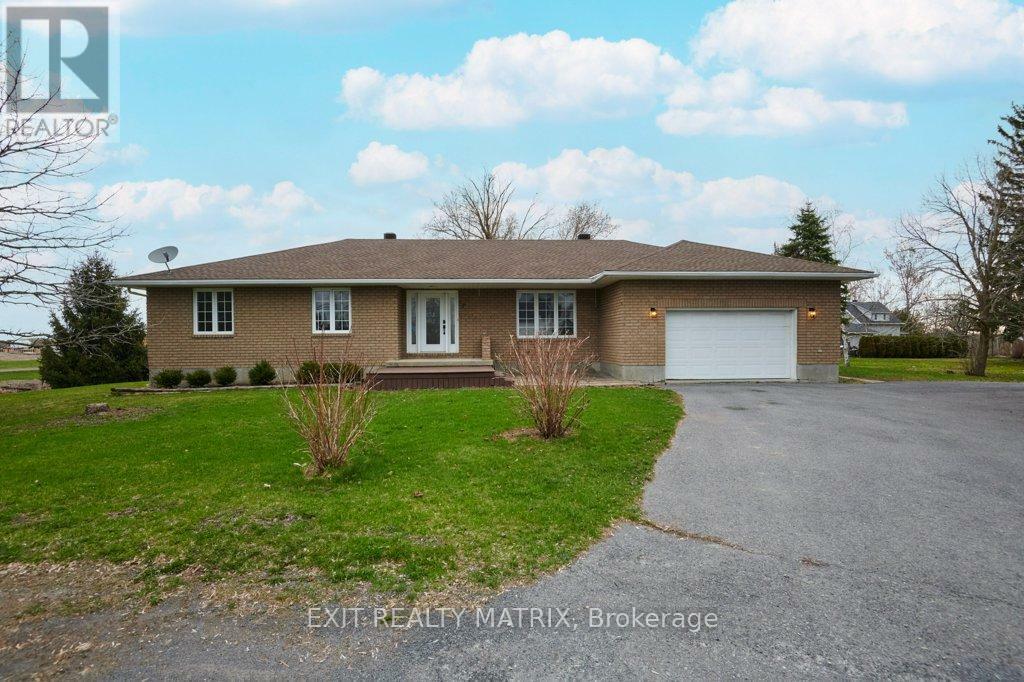 Property Photo: 7 Bridge Street ON K0A 1R0