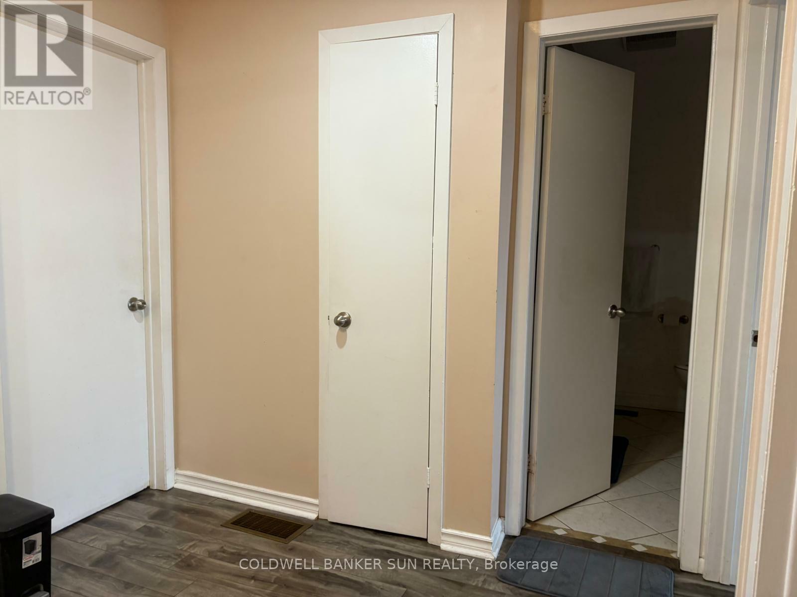 Property Photo: 4020 Brandon Gate Drive 10 ON L4T 3W8