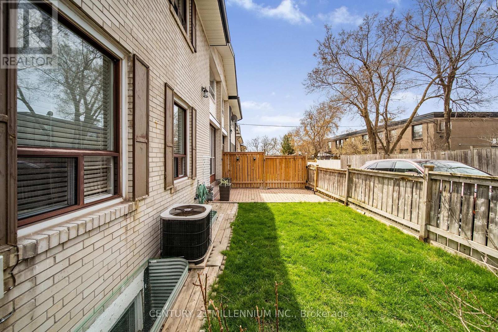 Property Photo:  61 Ardglen Drive 19  ON L6W 1V1 