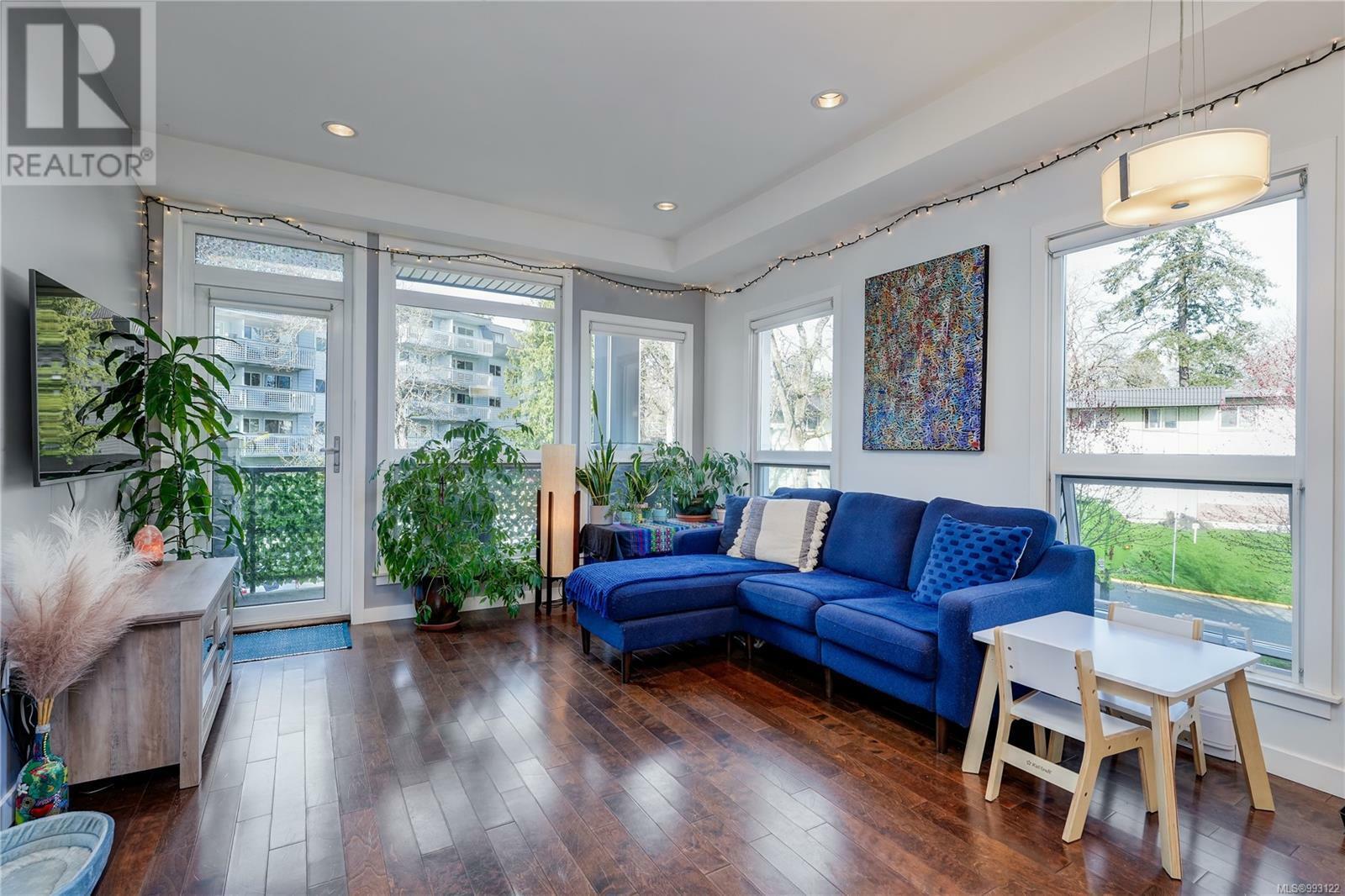 Property Photo: 924 Esquimalt Road 302 BC V9A 3M8