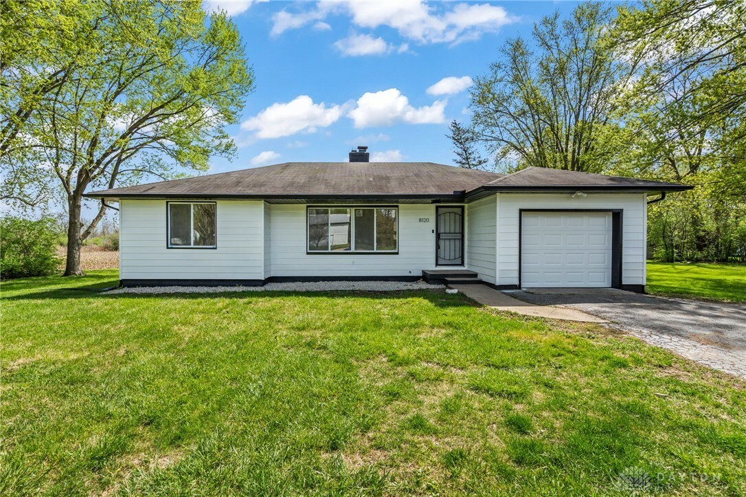 Property Photo: 8120 Little Richmond Road OH 45426