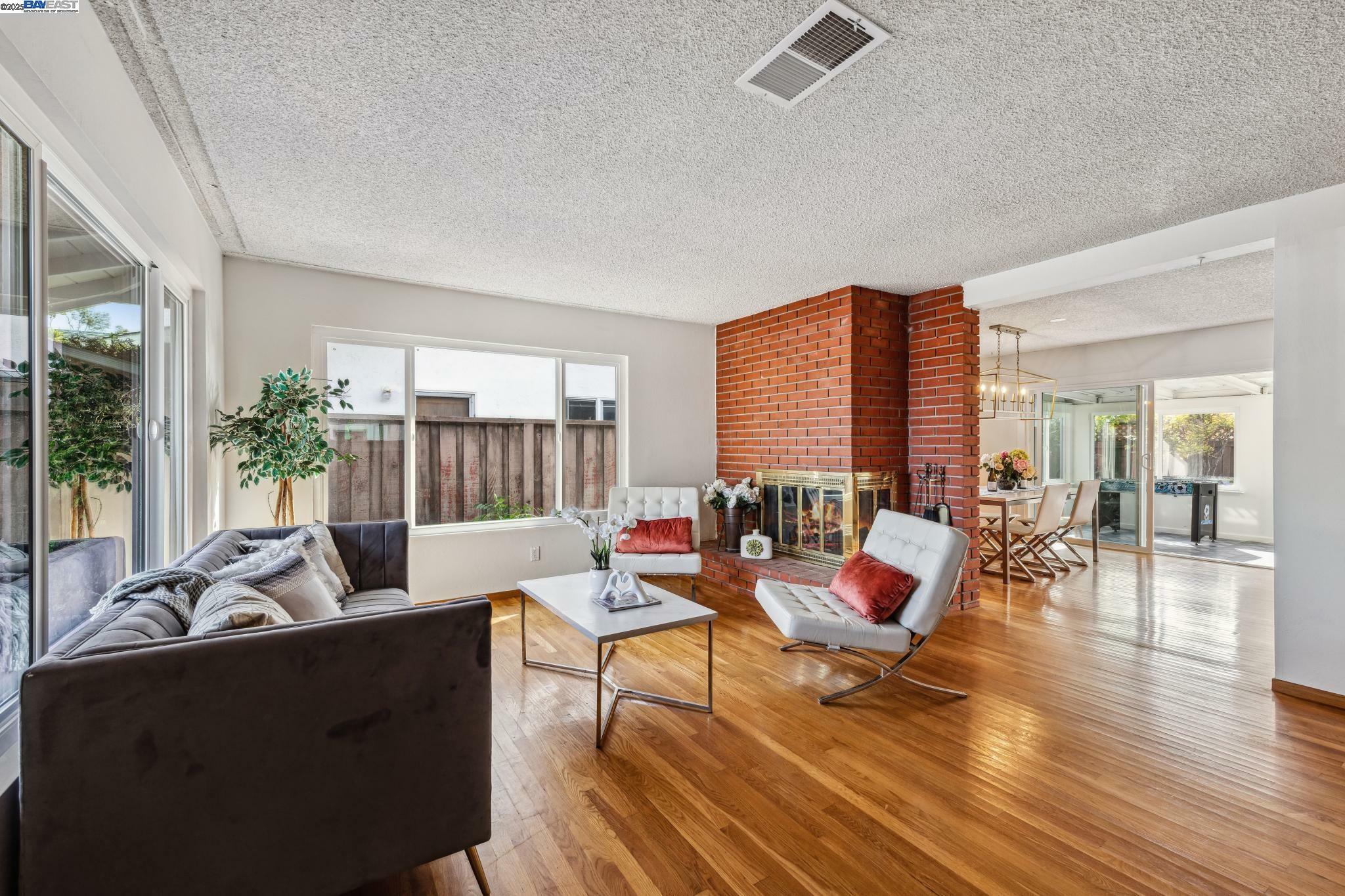 Property Photo:  413 Grand St  CA 94501 