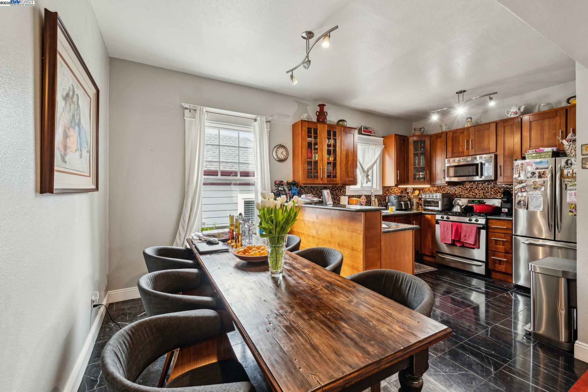 Property Photo: 915 Lincoln Ave CA 94501