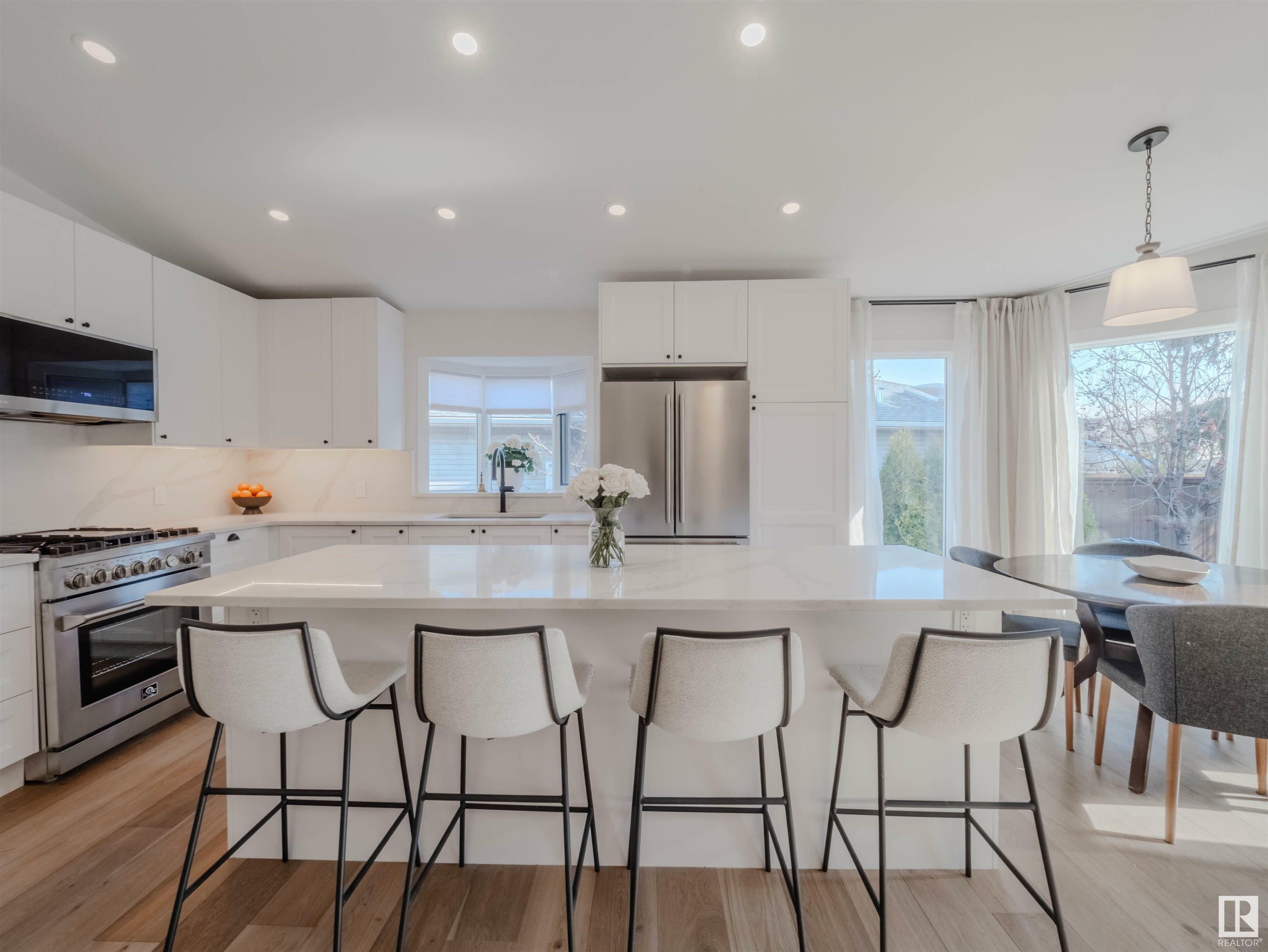 Photo de la propriété: 261 Heagle Crescent NW AB T6R 1W2