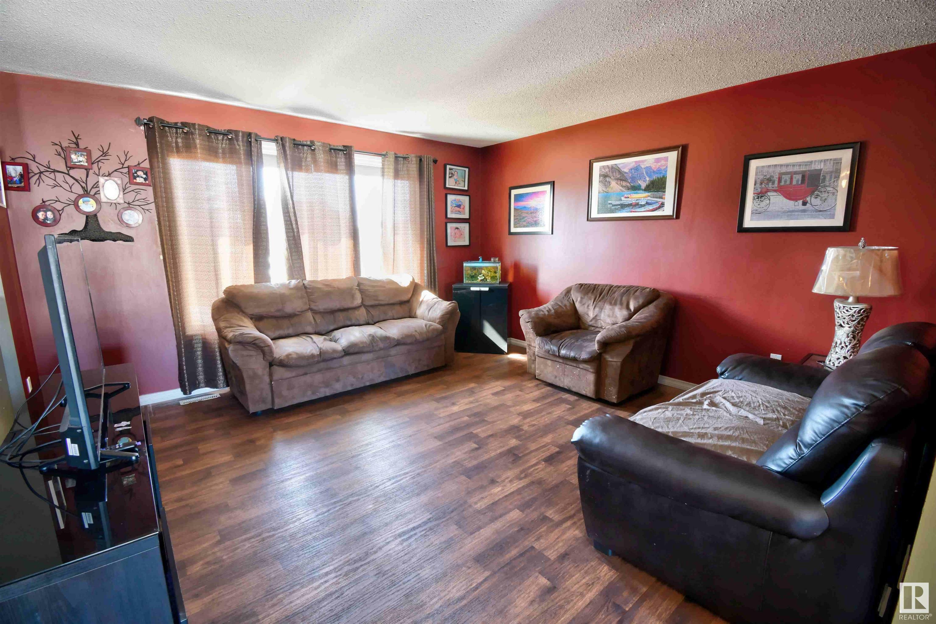 Photo de la propriété: 4014A 45 Avenue AB T0A 3A2
