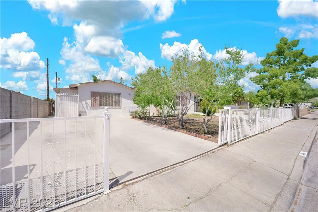 Property Photo: 45 Prince Lane NV 89110