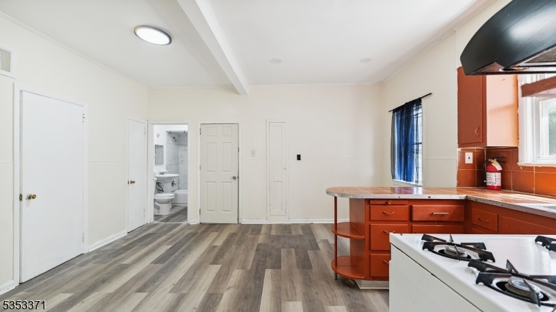 Property Photo: 251 Franklin St 3 NJ 07206