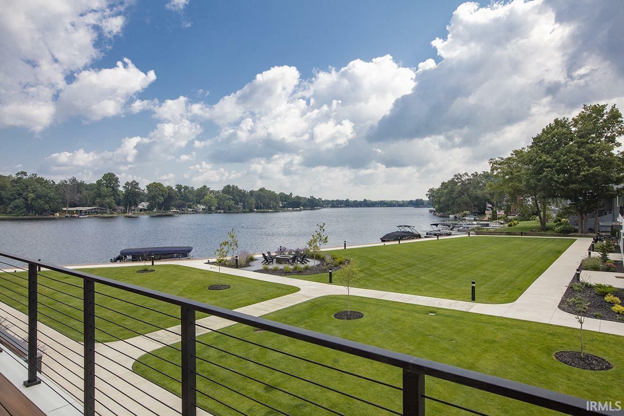 Property Photo: 950 E Jackson, 201 Boulevard IN 46516