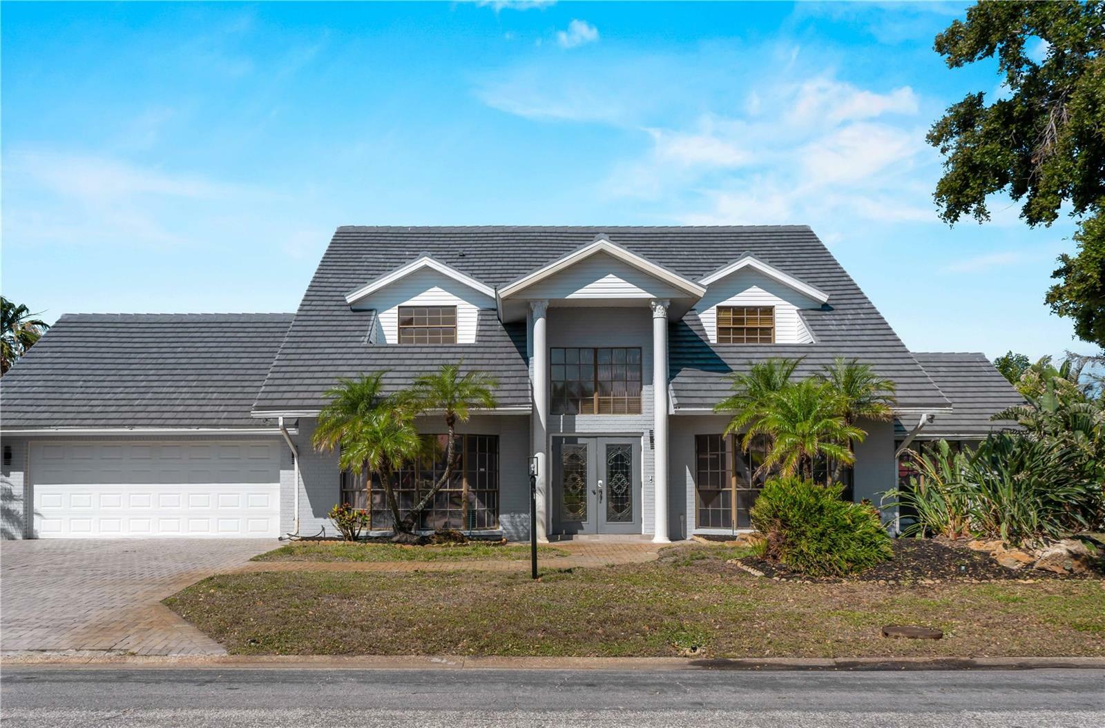 Property Photo: 318 Oakwood Circle FL 34223