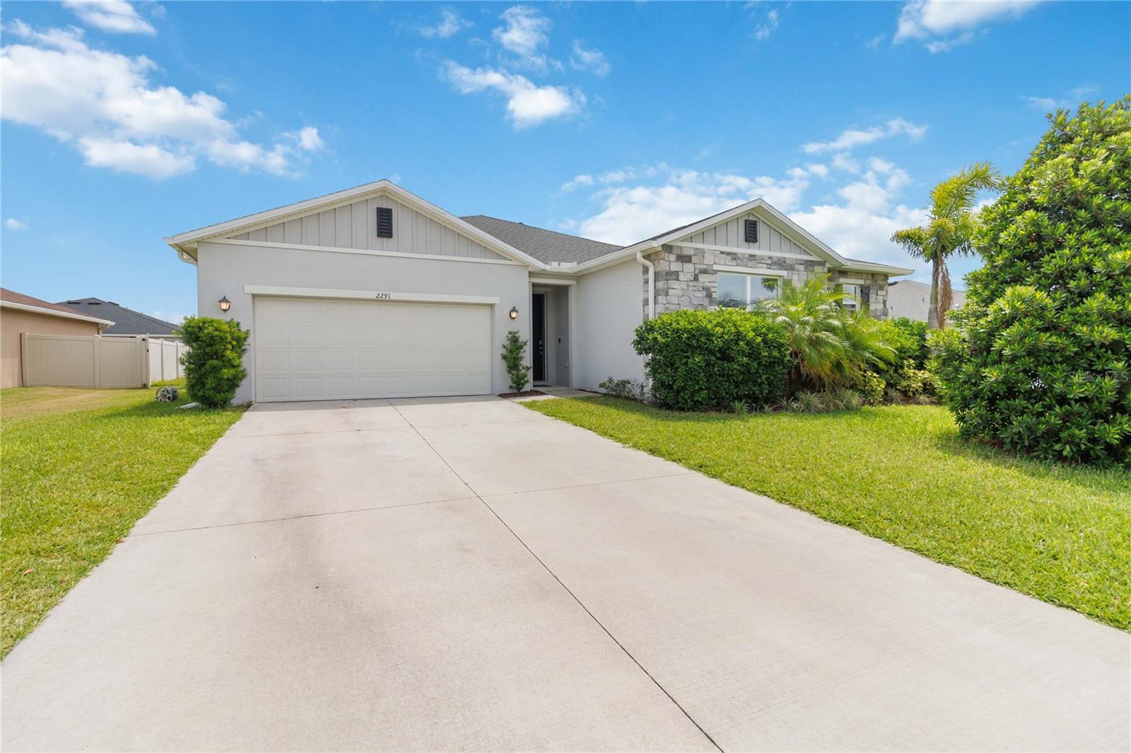 Property Photo: 2291 Carriage Pointe Loop FL 32712