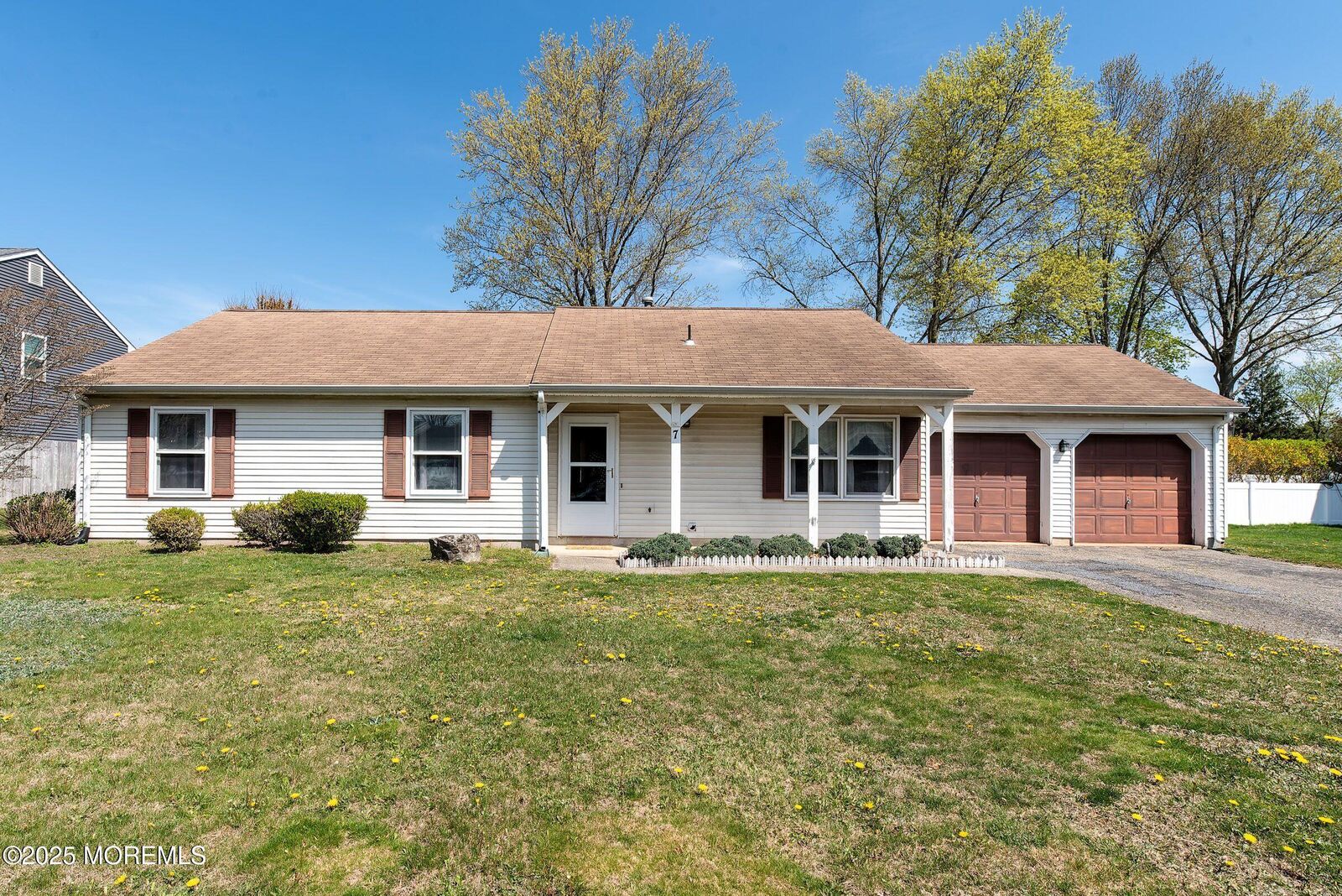 Property Photo:  7 Leeds Court  NJ 08724 