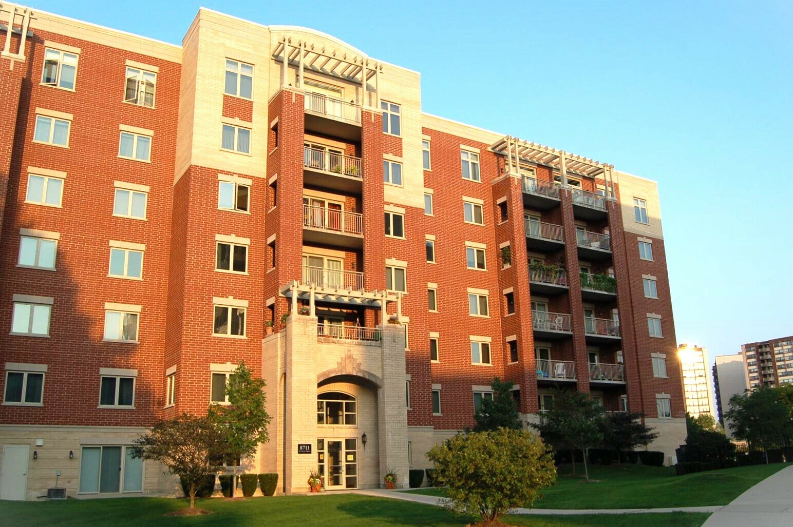 Property Photo: 8711 W Bryn Mawr Avenue 604 IL 60631