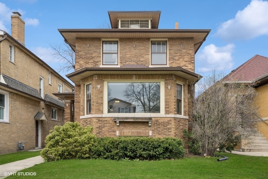 Property Photo: 1105 N Harvey Avenue IL 60302