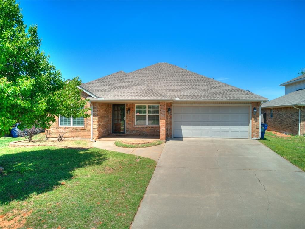 Property Photo: 547 W Shadow Ridge Way OK 73064