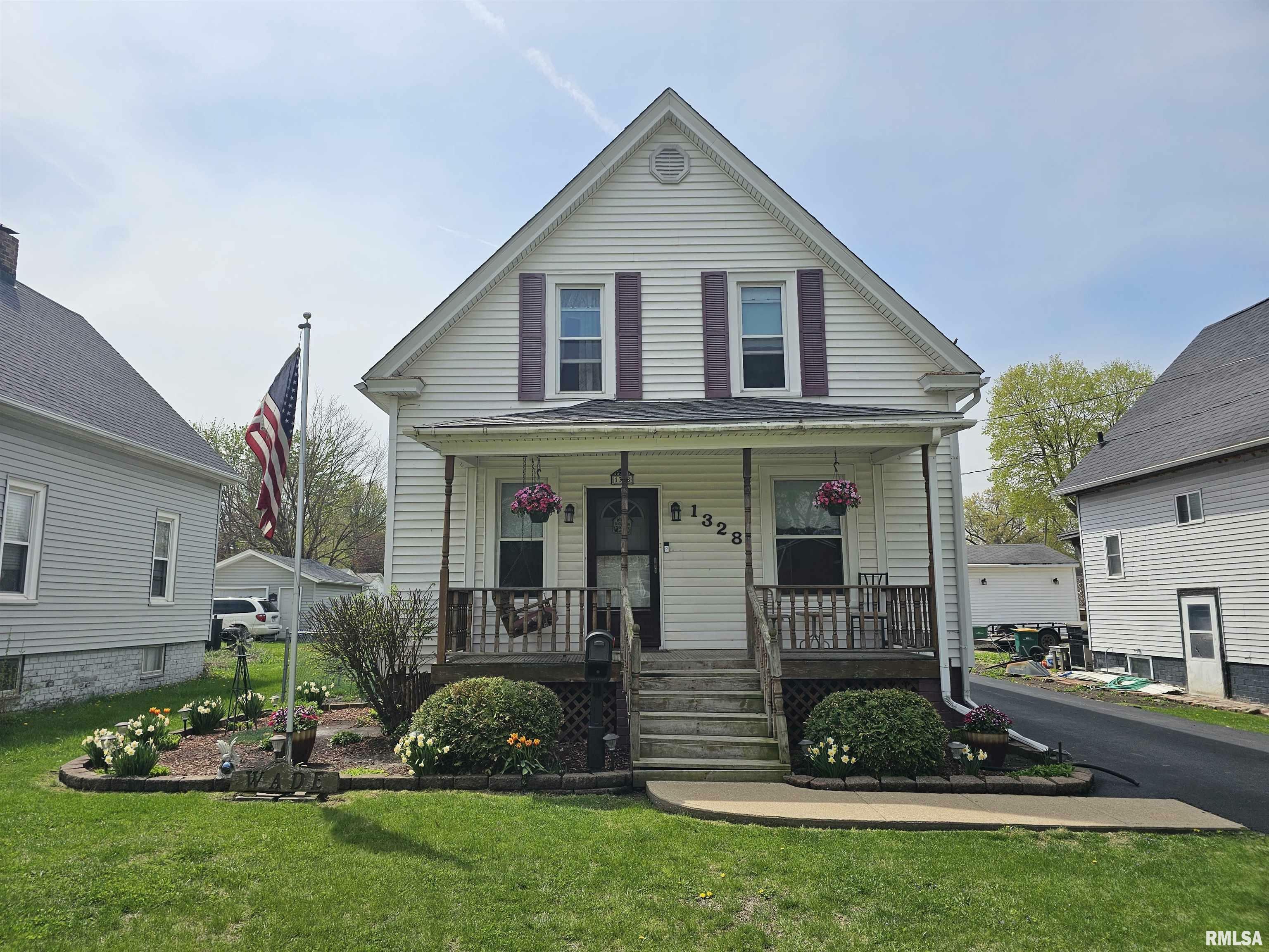 Property Photo: 1328 E Losey Street IL 61401